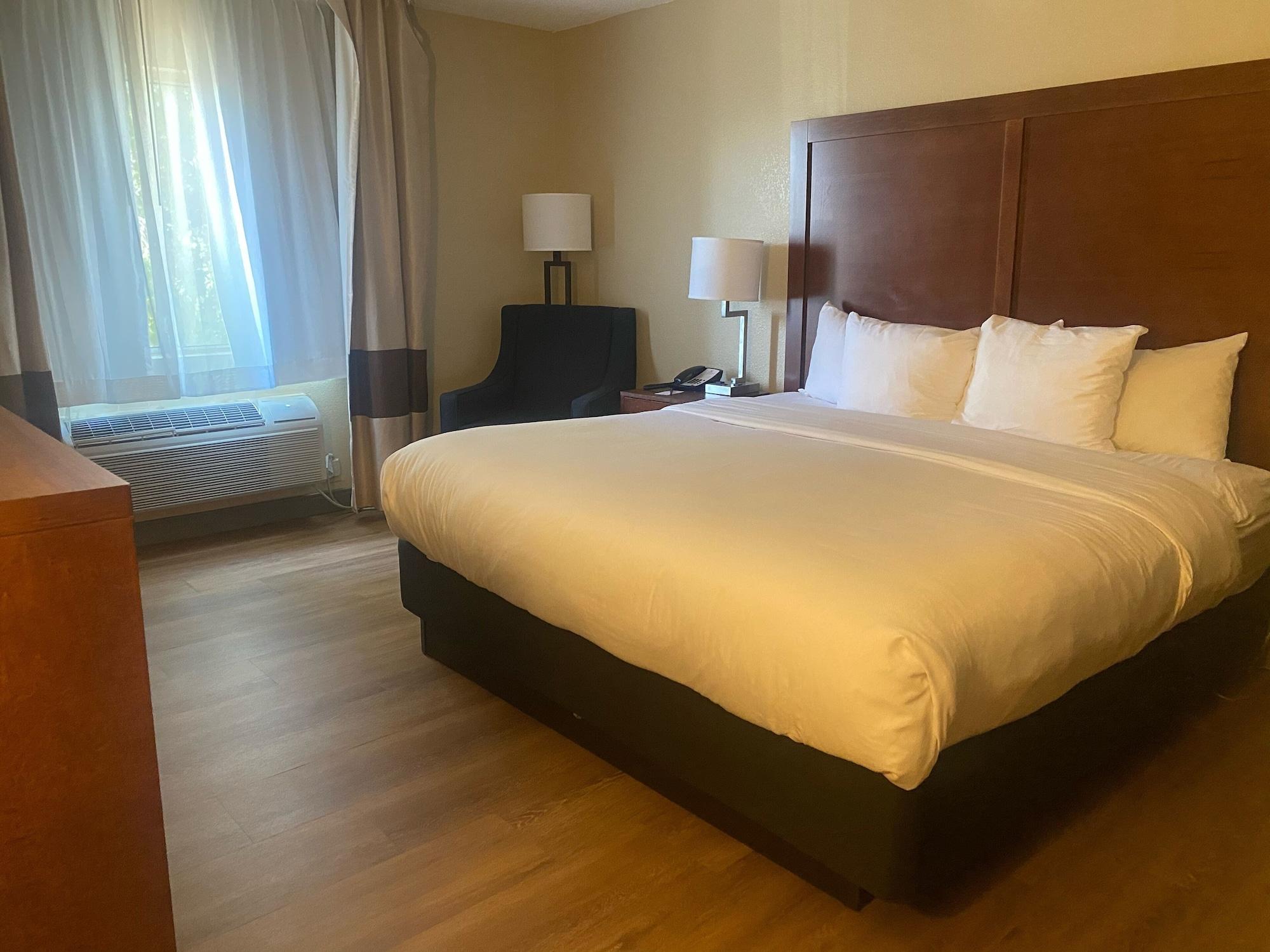 Comfort Inn & Suites Phoenix North - Deer Valley Ngoại thất bức ảnh