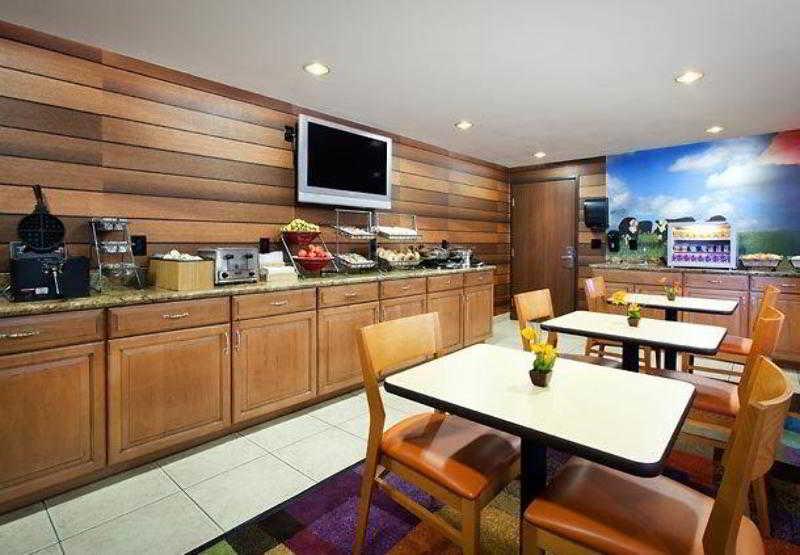 Comfort Inn & Suites Phoenix North - Deer Valley Ngoại thất bức ảnh