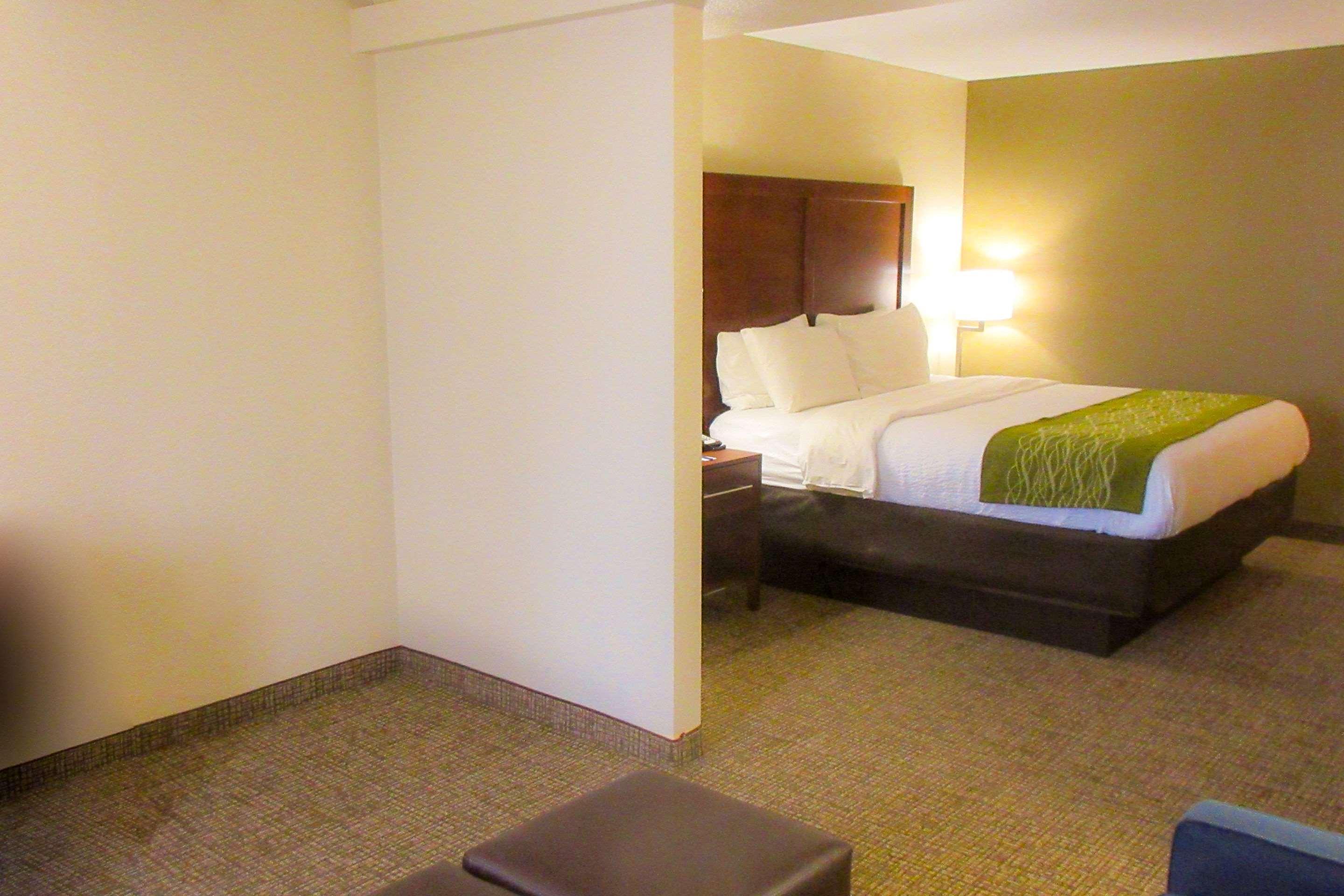 Comfort Inn & Suites Phoenix North - Deer Valley Ngoại thất bức ảnh