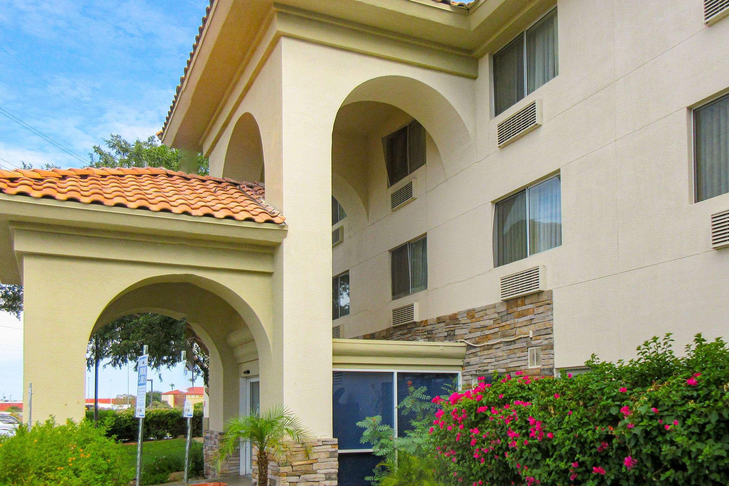 Comfort Inn & Suites Phoenix North - Deer Valley Ngoại thất bức ảnh