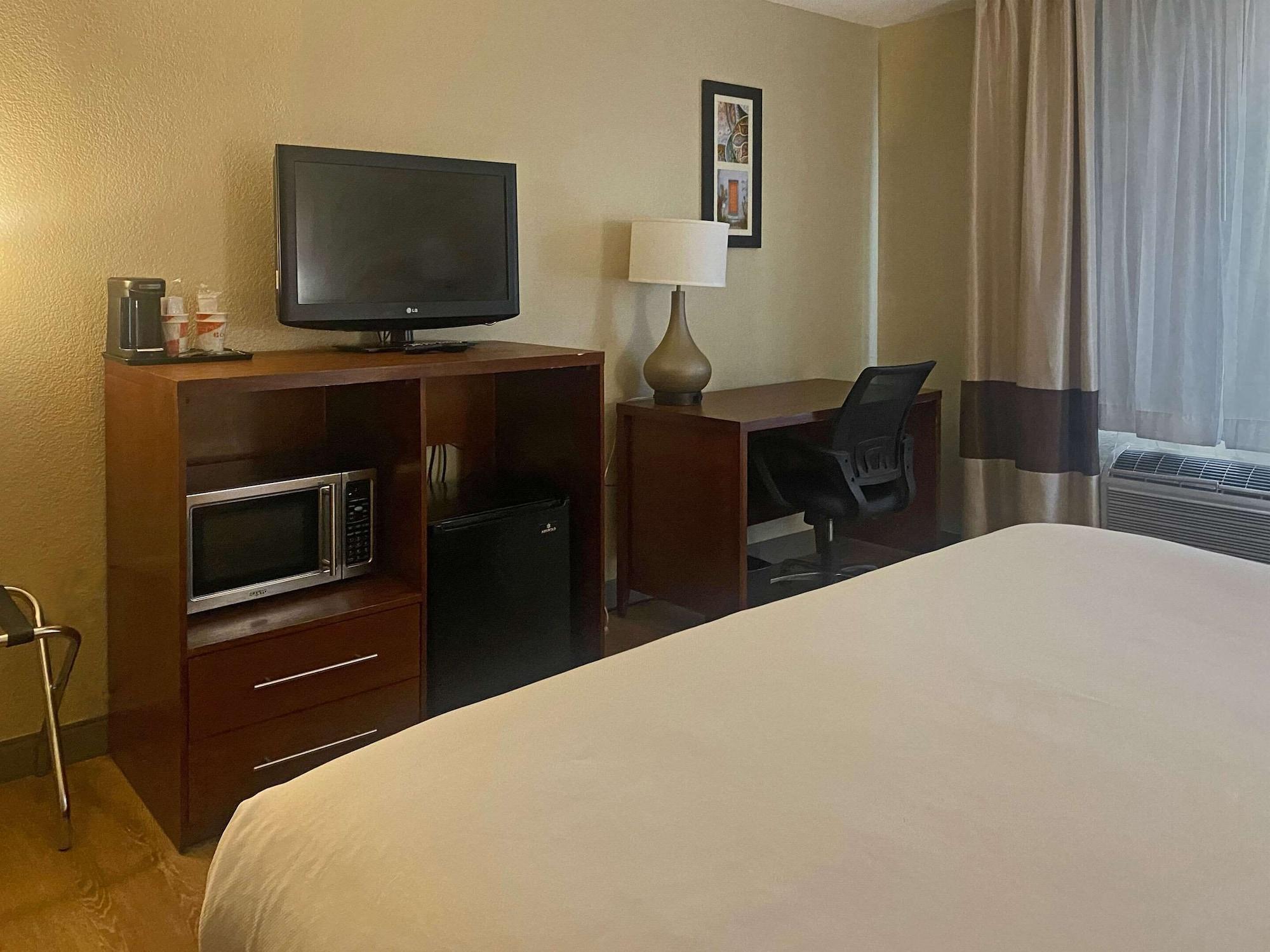 Comfort Inn & Suites Phoenix North - Deer Valley Ngoại thất bức ảnh