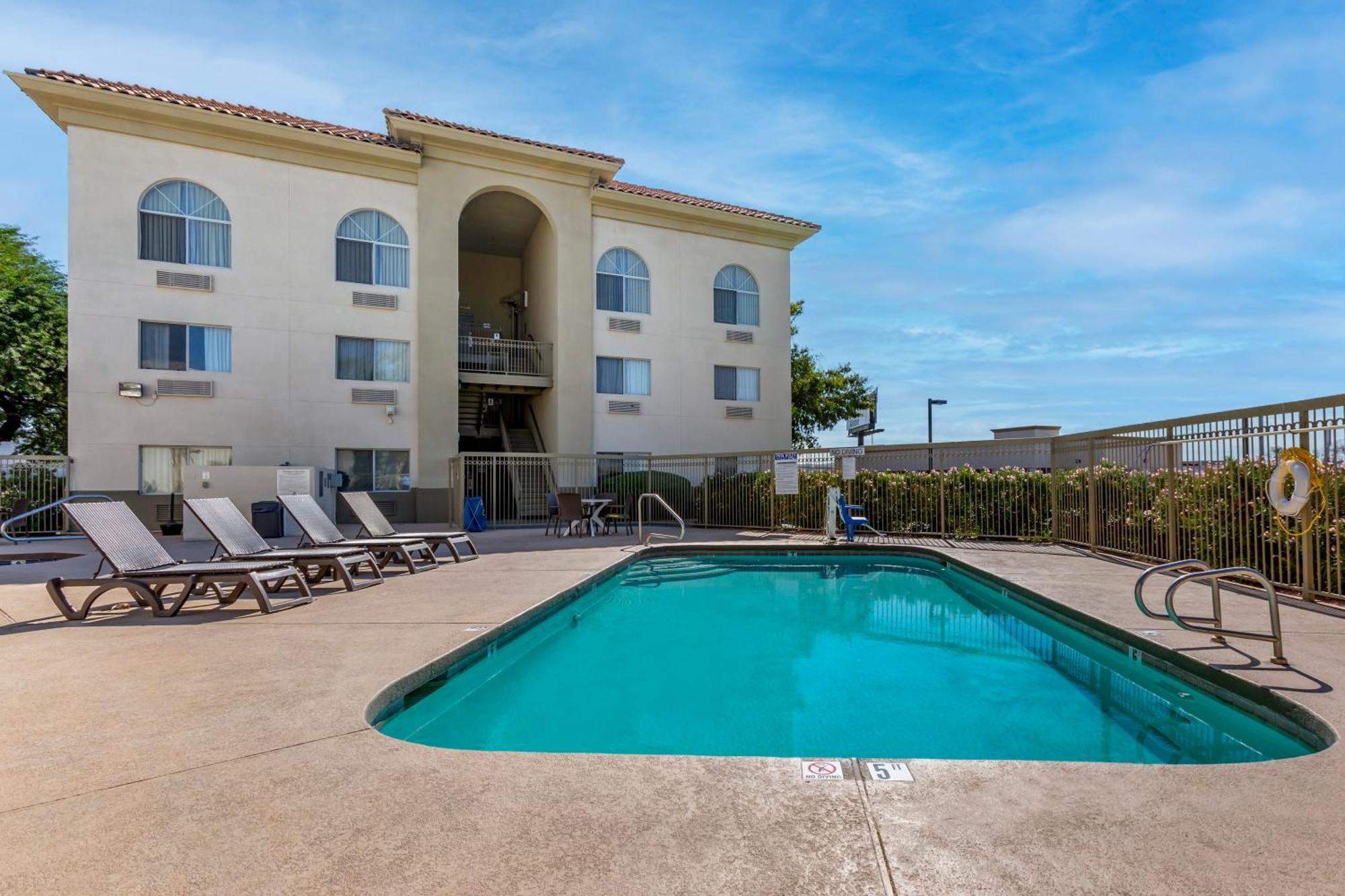Comfort Inn & Suites Phoenix North - Deer Valley Ngoại thất bức ảnh